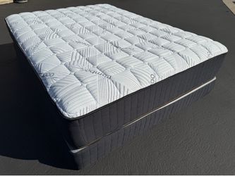 Full Royal Bamboo Supreme Mattress and Boxspring!