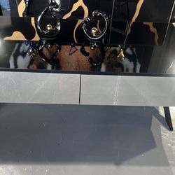 COFFEE TABLE BLACK GLOSSY MIRROR 47”