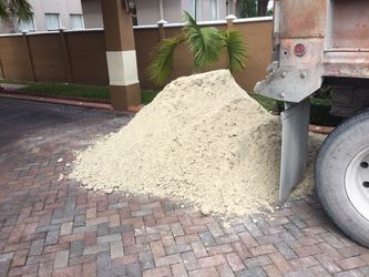 Organic soil, 50/50, dirt fill, sand fill, limerocks, milling , pavers sand , lake sand, gravel