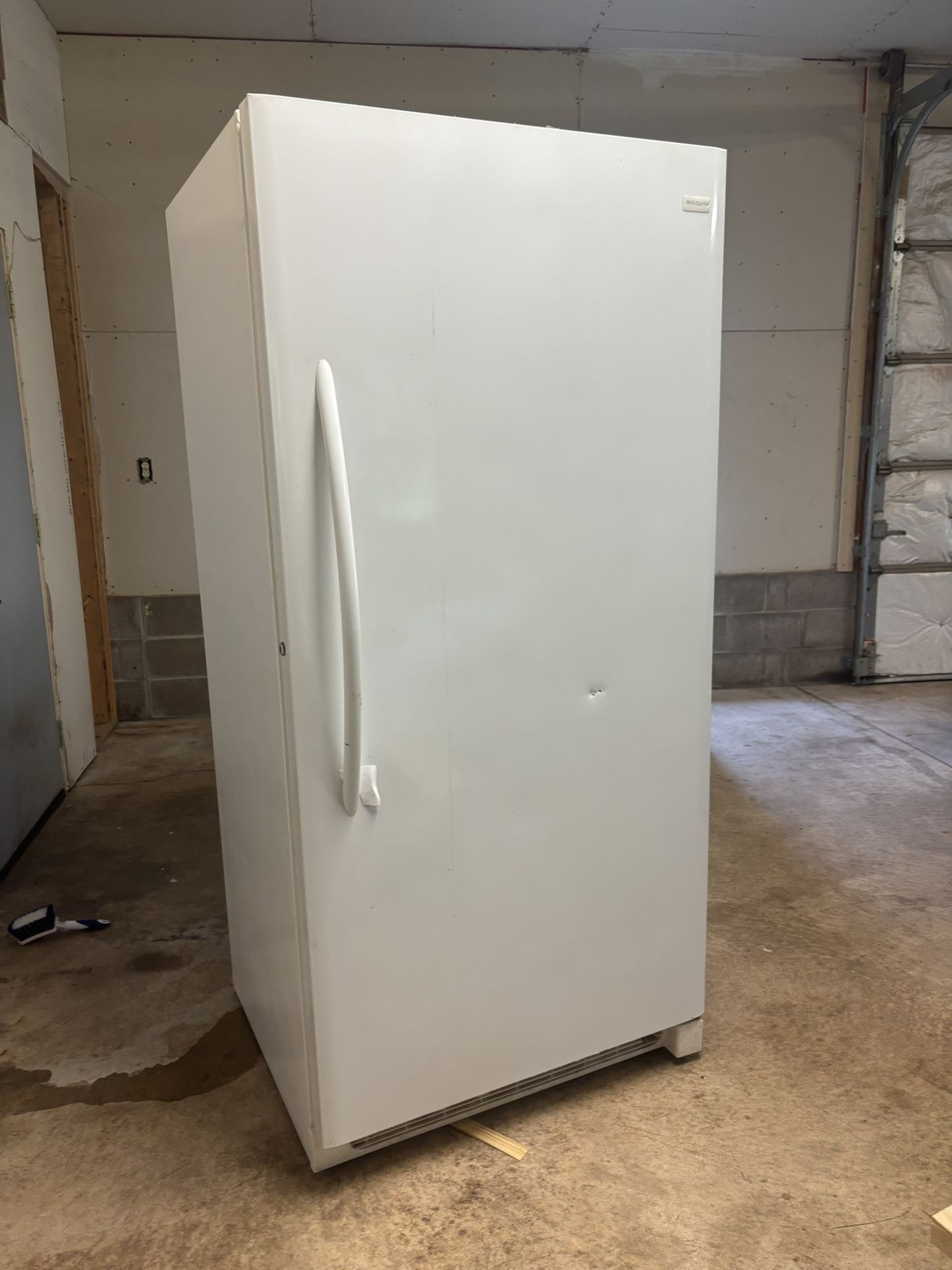 21 Cu’ Frigidaire Stand Up Freezer