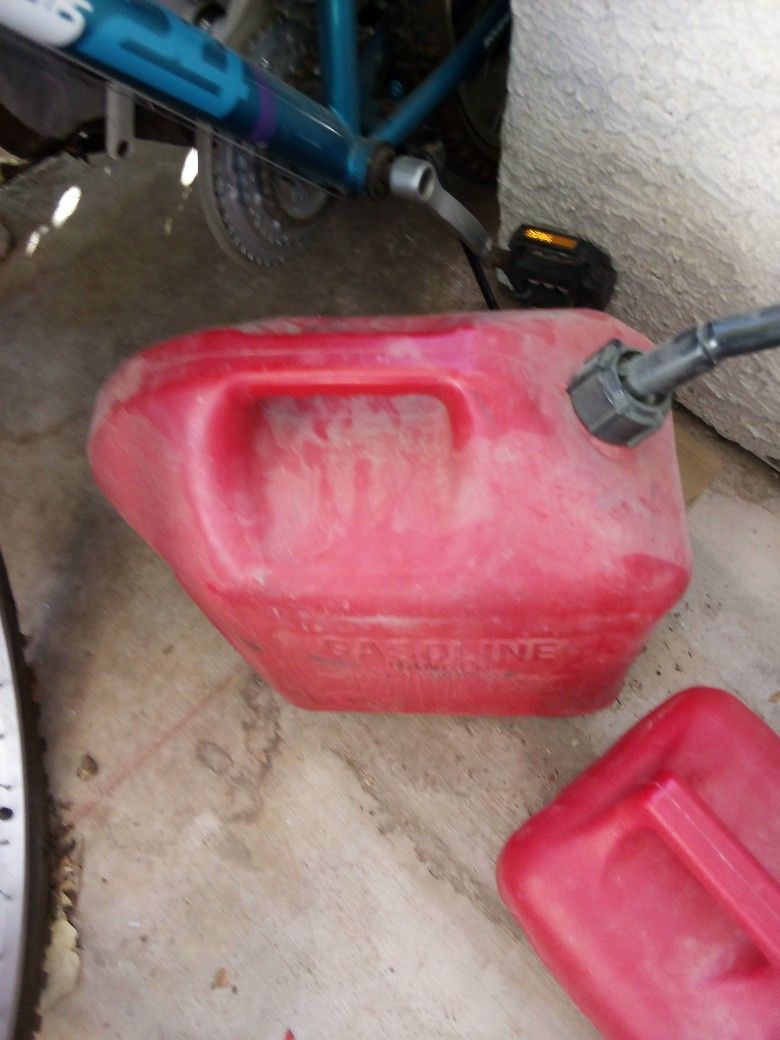 Gas Cans Small And Large