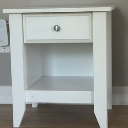 White nightstand/end Table 