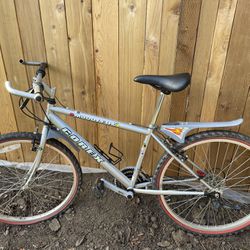 Cortex Muddy Fox Mountain Bike, 14” Frame, 21sp