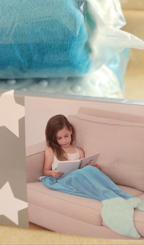 Blankie Tails Mermaid. Two Toned Turquoise in Excellent Condition.