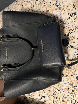 Micheal Kors Purse And Wallet