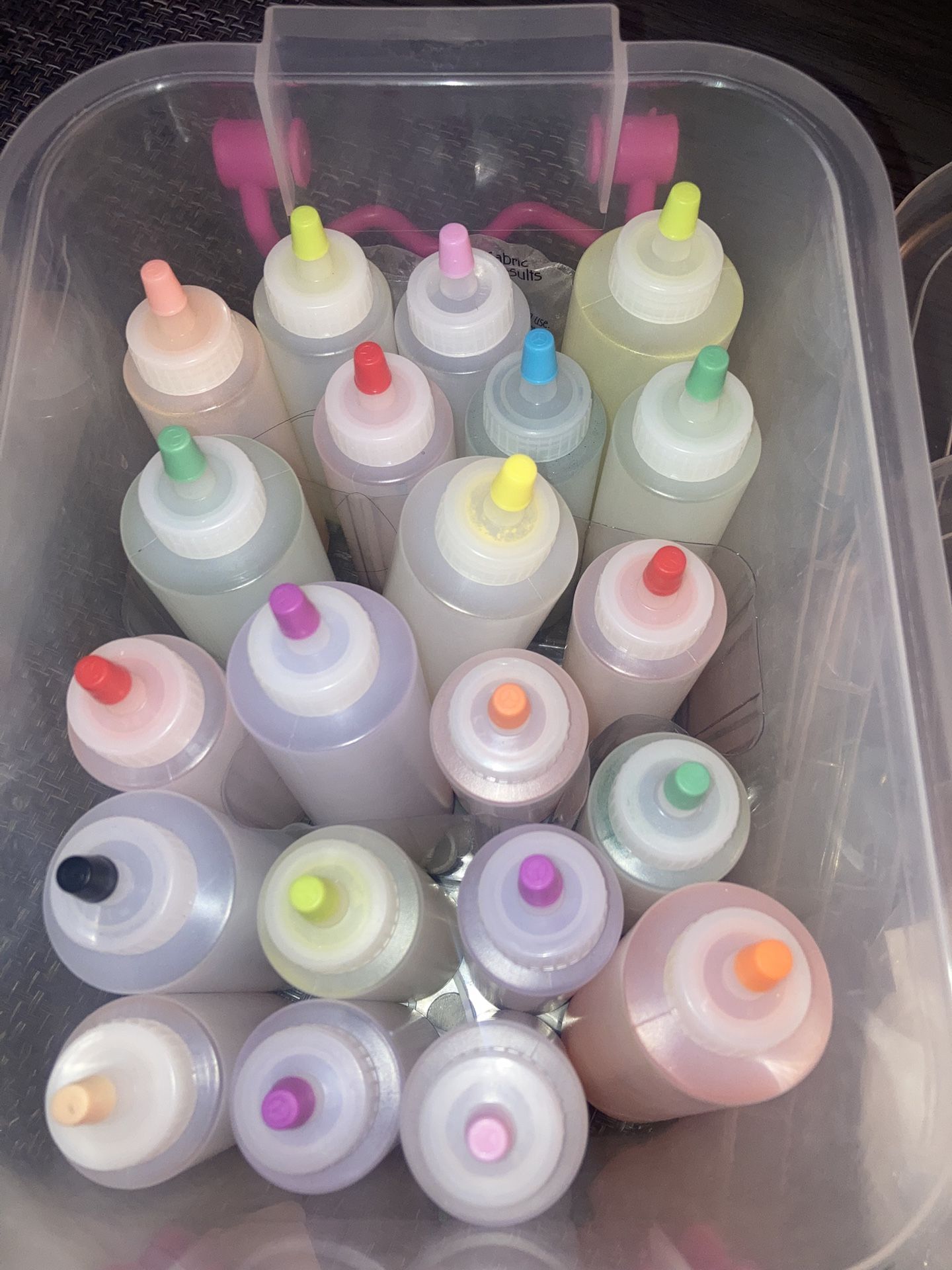 Tint for fabric/liquid and powder, gloves and rubber bands.
