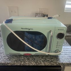 Nostalgia Retrowave Microwave BRAND NEW