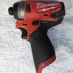 Milwaukee Fuel 1/4 Impact Driver