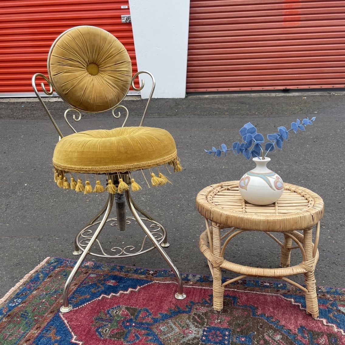 Vintage metal vanity chair hot sale