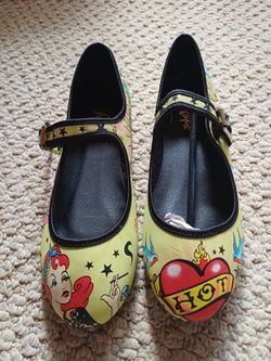 Risqué Fun & Funky Shoes Size 6