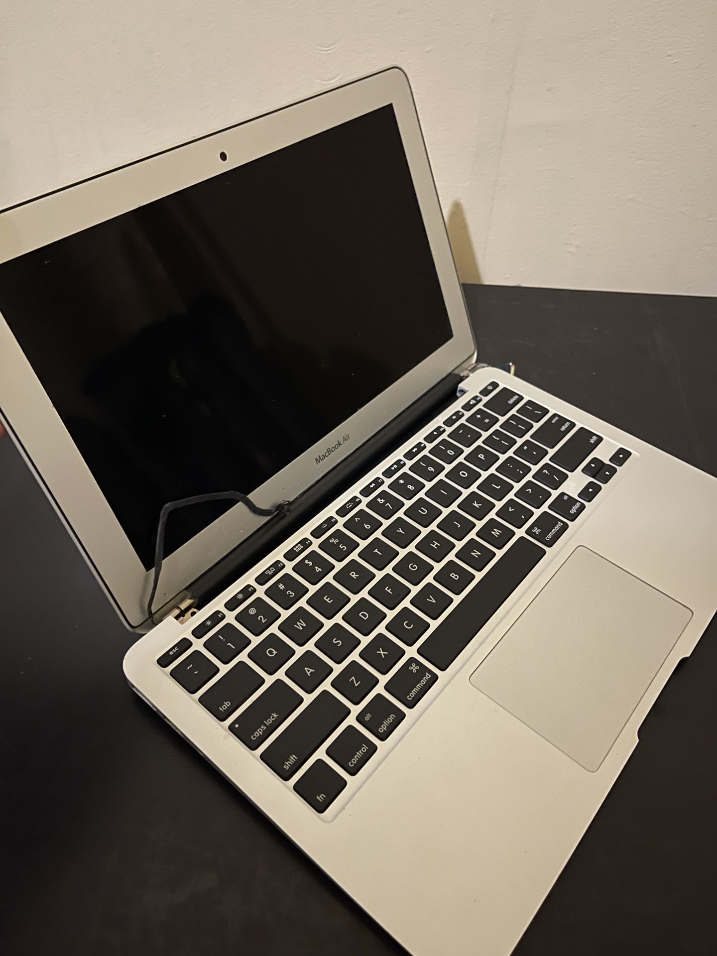 Apple MacBook Air 2015 (11-inch) FOR PARTS