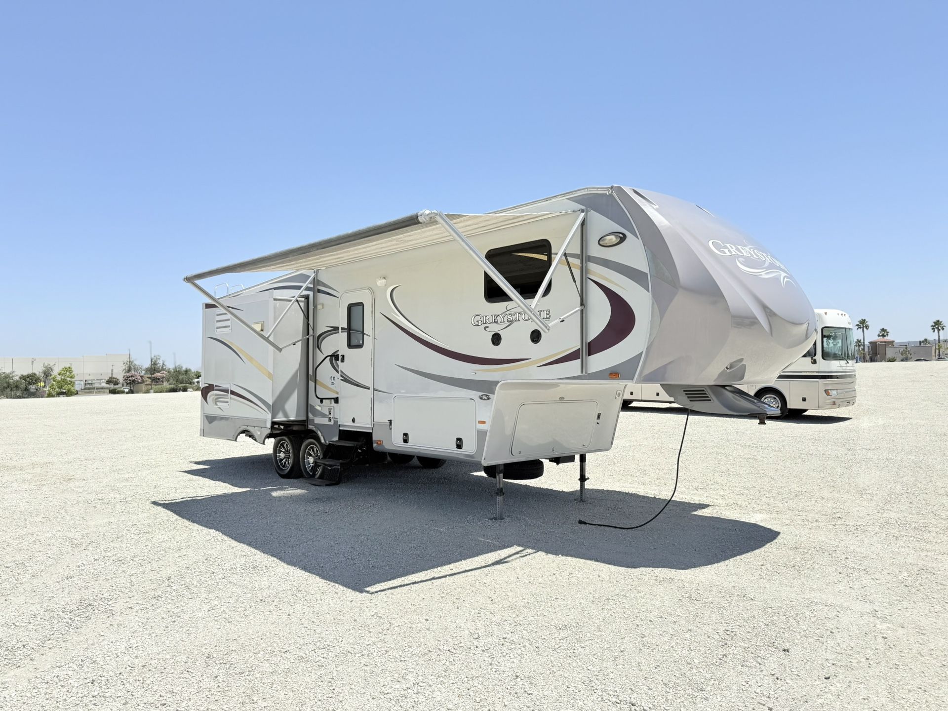 2011 Heartland Greystone 32ft 3 slides