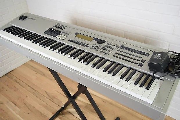 YAMAHA MO8 88 KEYS