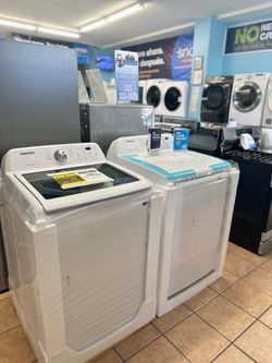 Samsung 4.4 cu. ft. Top Load Washer with Agitator and 7.2 Cu Ft Gas Dryer