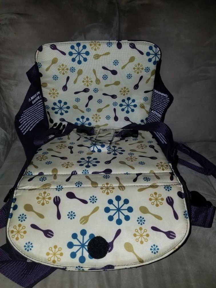 Munchkin travel booster seat