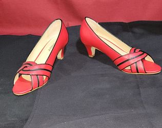 Appleseed's Red & Black Peep Toe Kitten Heel Pumps - Size 8W