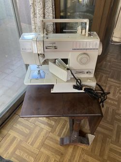 Singer 9005 Sewing Machine W/ Pedal