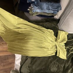 Women’s Size 6 Bright Green Silk Dress