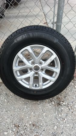 (5)Tires Michelin and rims for a Jeep gladiator  245/75/R17