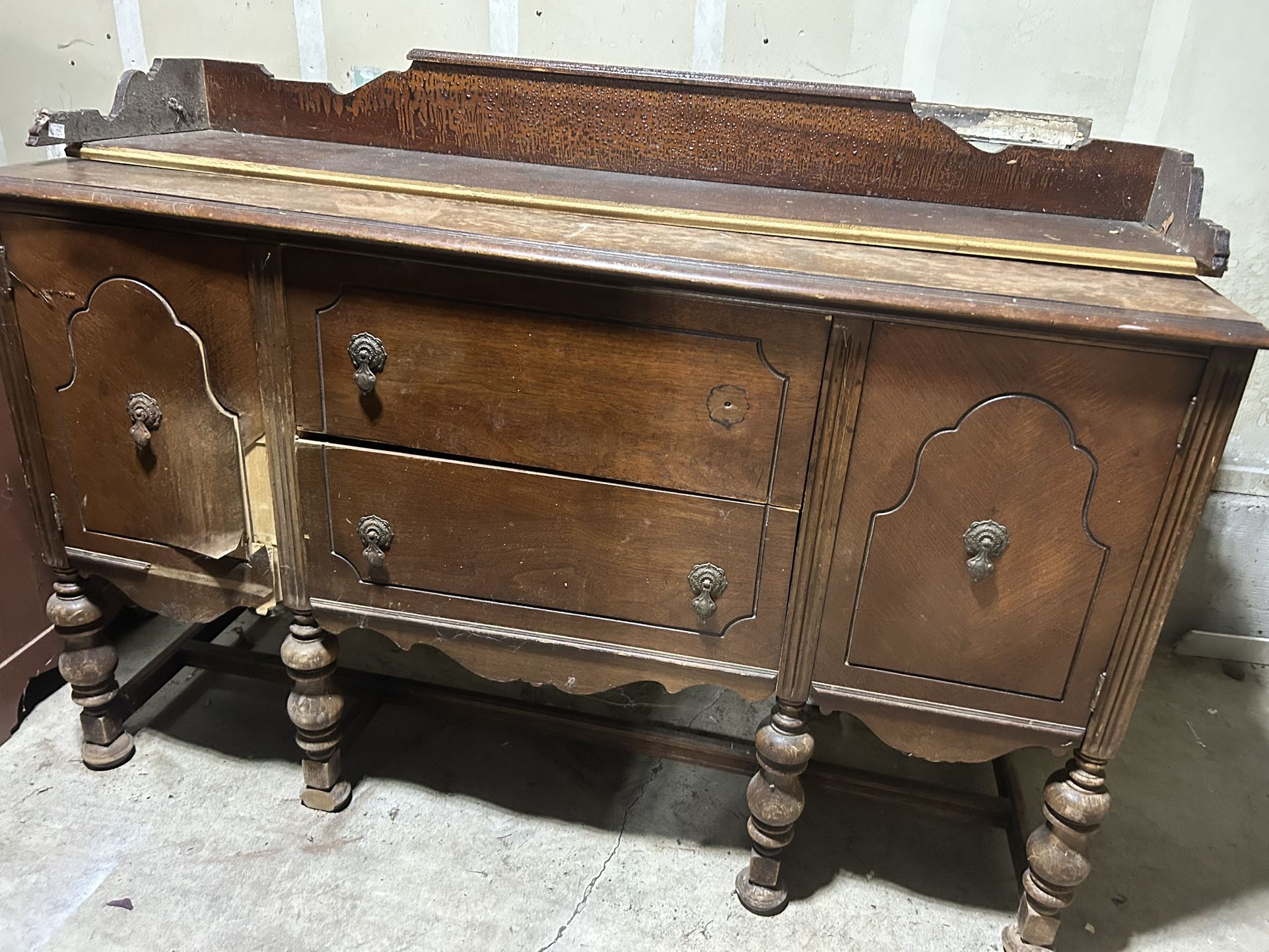 Free Old Furniture In Woodland Free