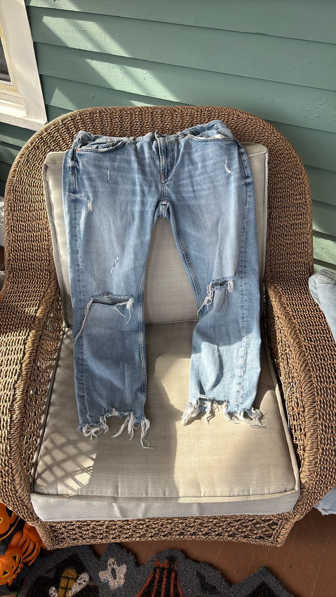 Women’s Zara Boyfriend Ripped Jeans - Size 10