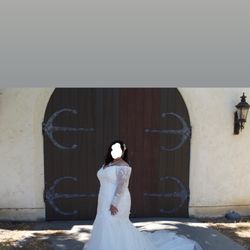 Plus Size Wedding Dress Size 22W  **CATHEDRAL VEIL INCLUDED**