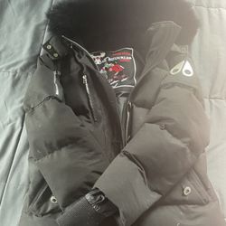 Moose Knuckle Size large