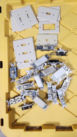 Outlets/switches/plates