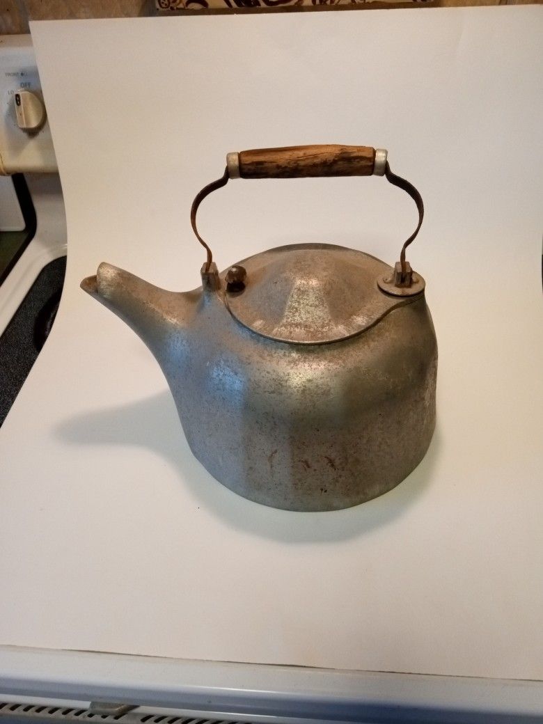 Griswold Large 5 Quart Kettle 