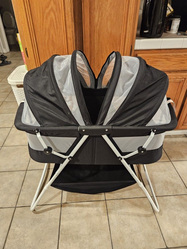 Dream On Me Portable Bassinet With Storage