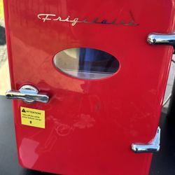  Cosmetic Mini Refry  New 