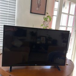 LG 32-inch LED-LCD Smart TV