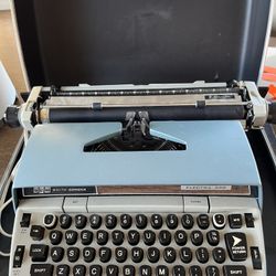 Vintage 1960S Electra 220 Electric Portable Smith Corona Typewriter