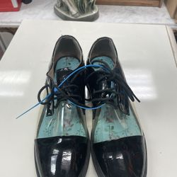 Woman’s Shoes