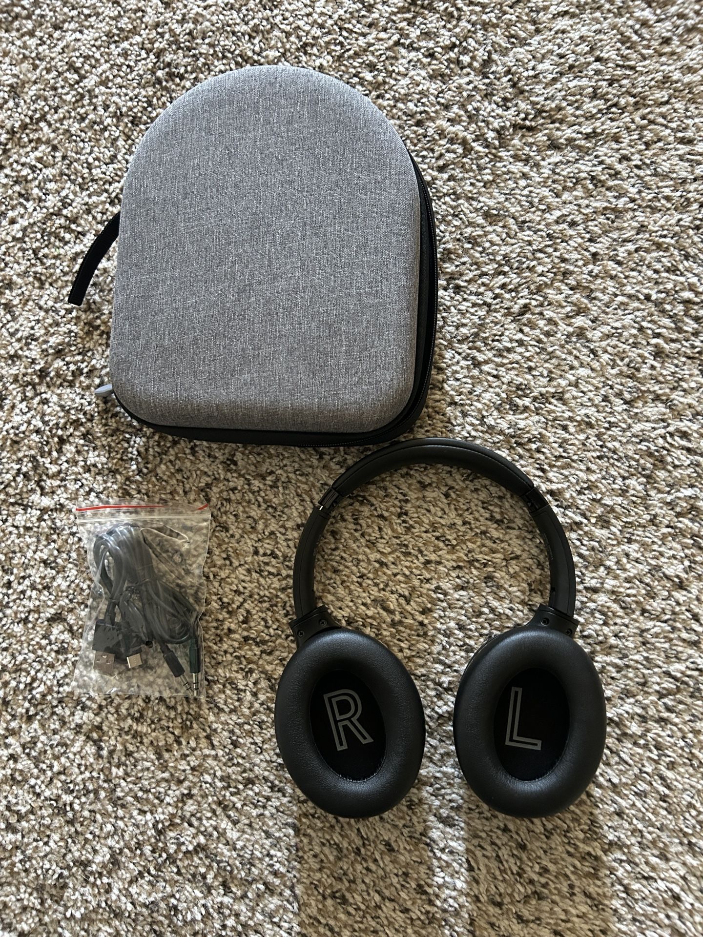 Bluetooth headphones with noise cancellation