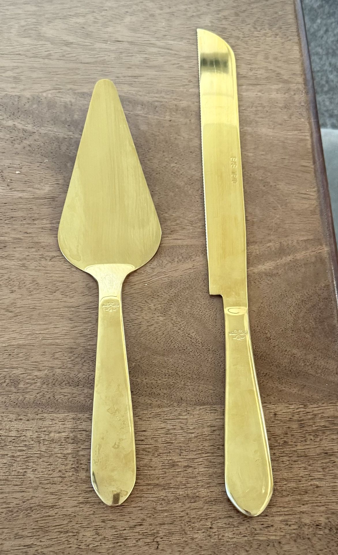 Gold Cake Cutting Set