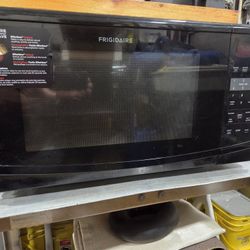 1200 Watt Frigidaire Microwave