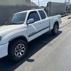 Una Troca Toyota Tundra 2002 V6 142 Millas 
