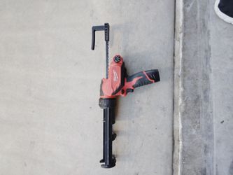 Milwaukee caulking gun 12 volt