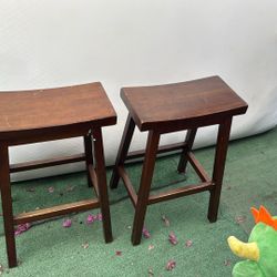 2 Wooden Bar Stool