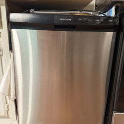 Dishwasher Lightly Used Working Fine