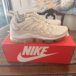 Nike Air Vapormax Plus White/Platinum Size 9