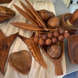 Hawaii Genuine Monkey, Pod Wood, Fruit, And Wooden Platter