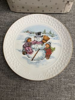 Vintage 1986 Avon Collector Plate titled "A Child's Christmas