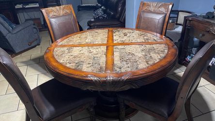 Gorgeous round dining solid wood whit 4 real leather chairs