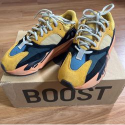 Yeezys Boost 700 SUN "Yellow"