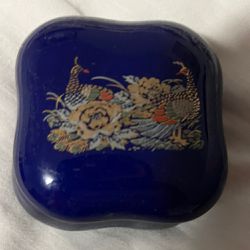Beautiful fine china Asian-crafted trinket holder. Pheasants design. Blue, gold, red. Good condition, minimal vintage wear.