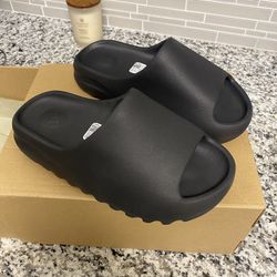 Onyx Yeezy Slides Size 6