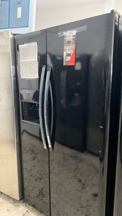 Frigidaire Side By Side In Glossy Black