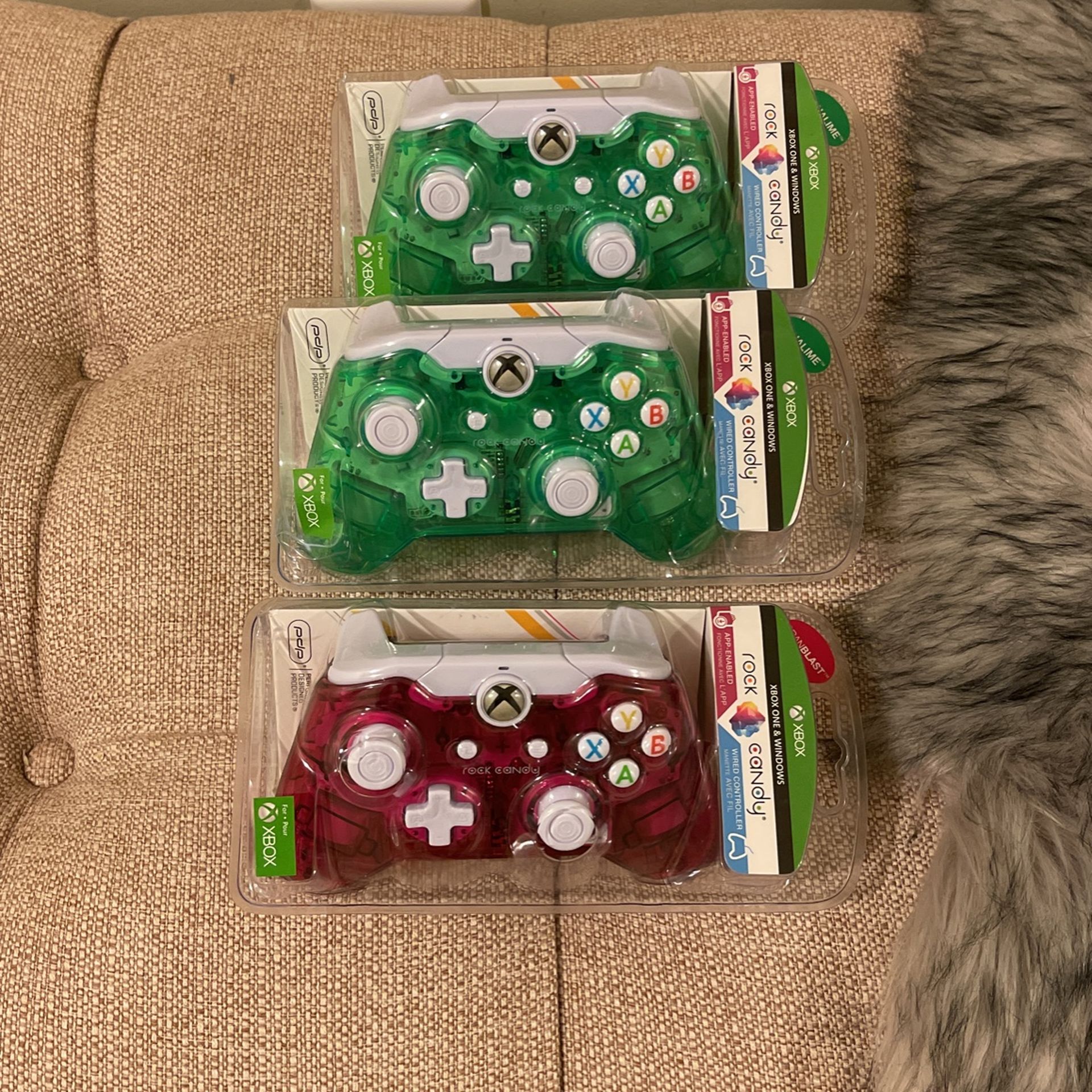 3 Xbox Wired Controllers